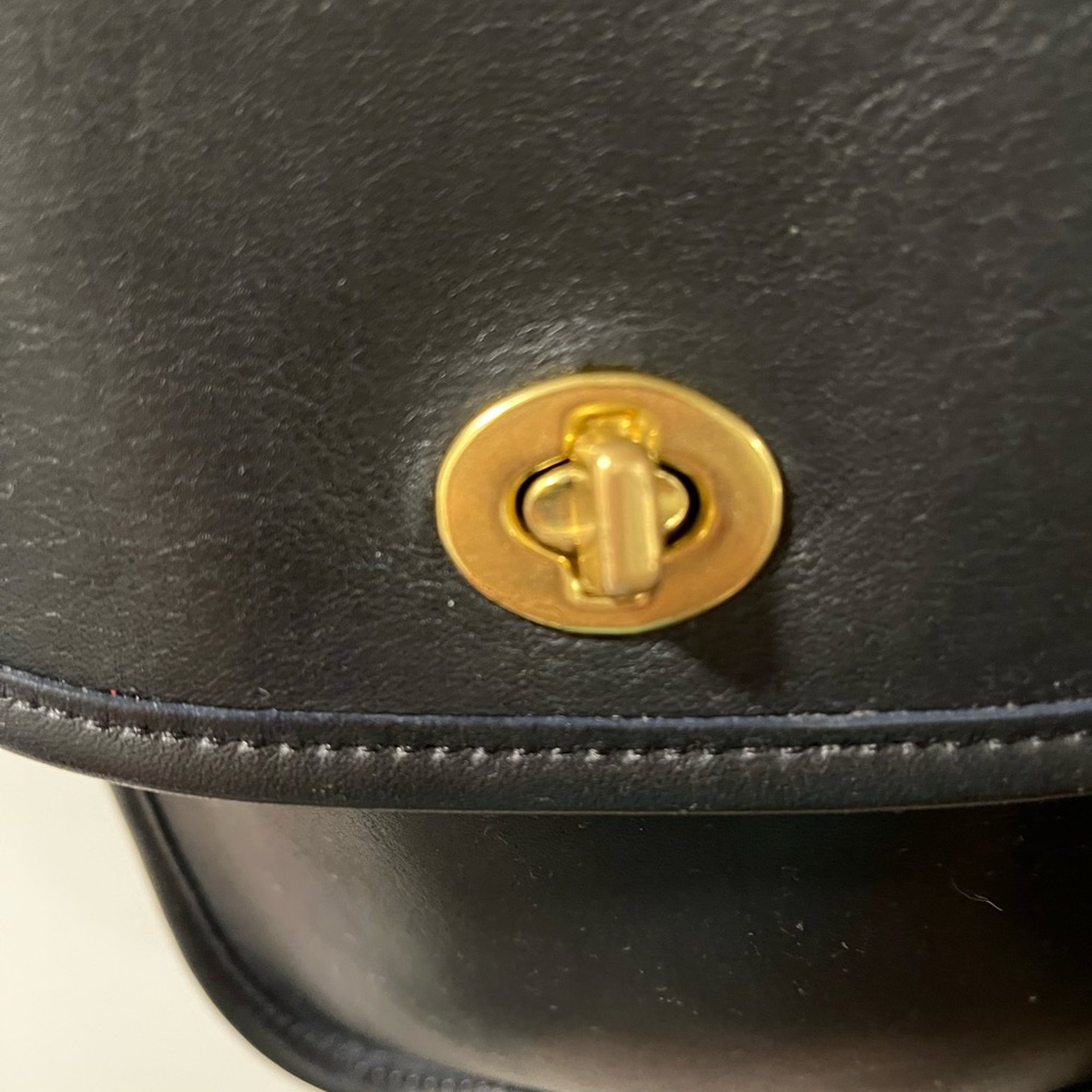 Beautiful Coach RARE #9978 VTG Black Cowhide Leather Suede Interior Crossbody - Picture 6 of 13